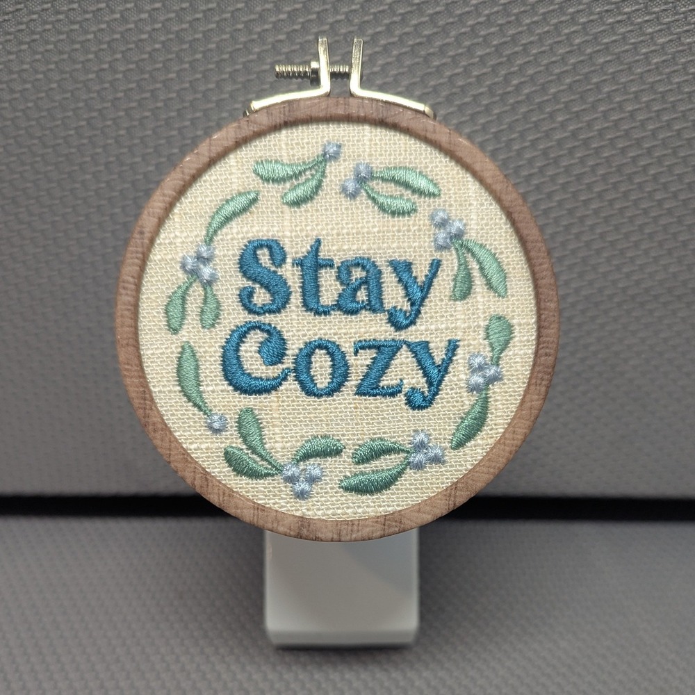 Bath & Body Works Wallflowers Stay Cozy Embroidery Hoop Winter Fragrance Plug